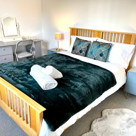 Stylish Cosy And Bright Apartment - Fantastic Location - Perfect For Business Or Solo Travellers Бишъпс Стортфорд Екстериор снимка