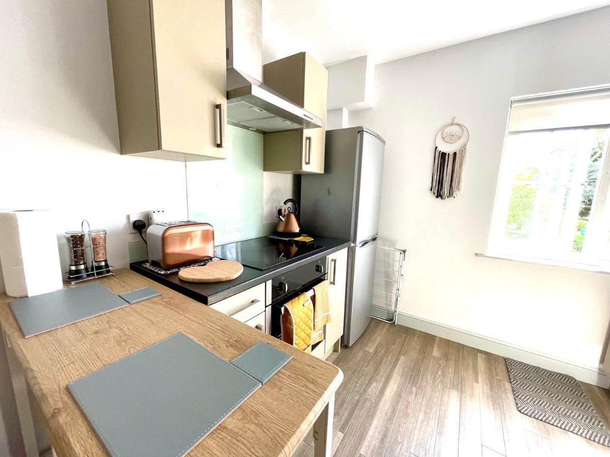 Stylish Cosy And Bright Apartment - Fantastic Location - Perfect For Business Or Solo Travellers Бишъпс Стортфорд Екстериор снимка