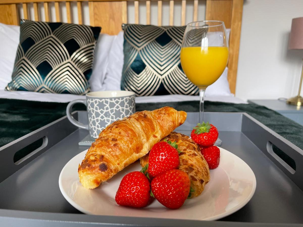 Stylish Cosy And Bright Apartment - Fantastic Location - Perfect For Business Or Solo Travellers Бишъпс Стортфорд Екстериор снимка
