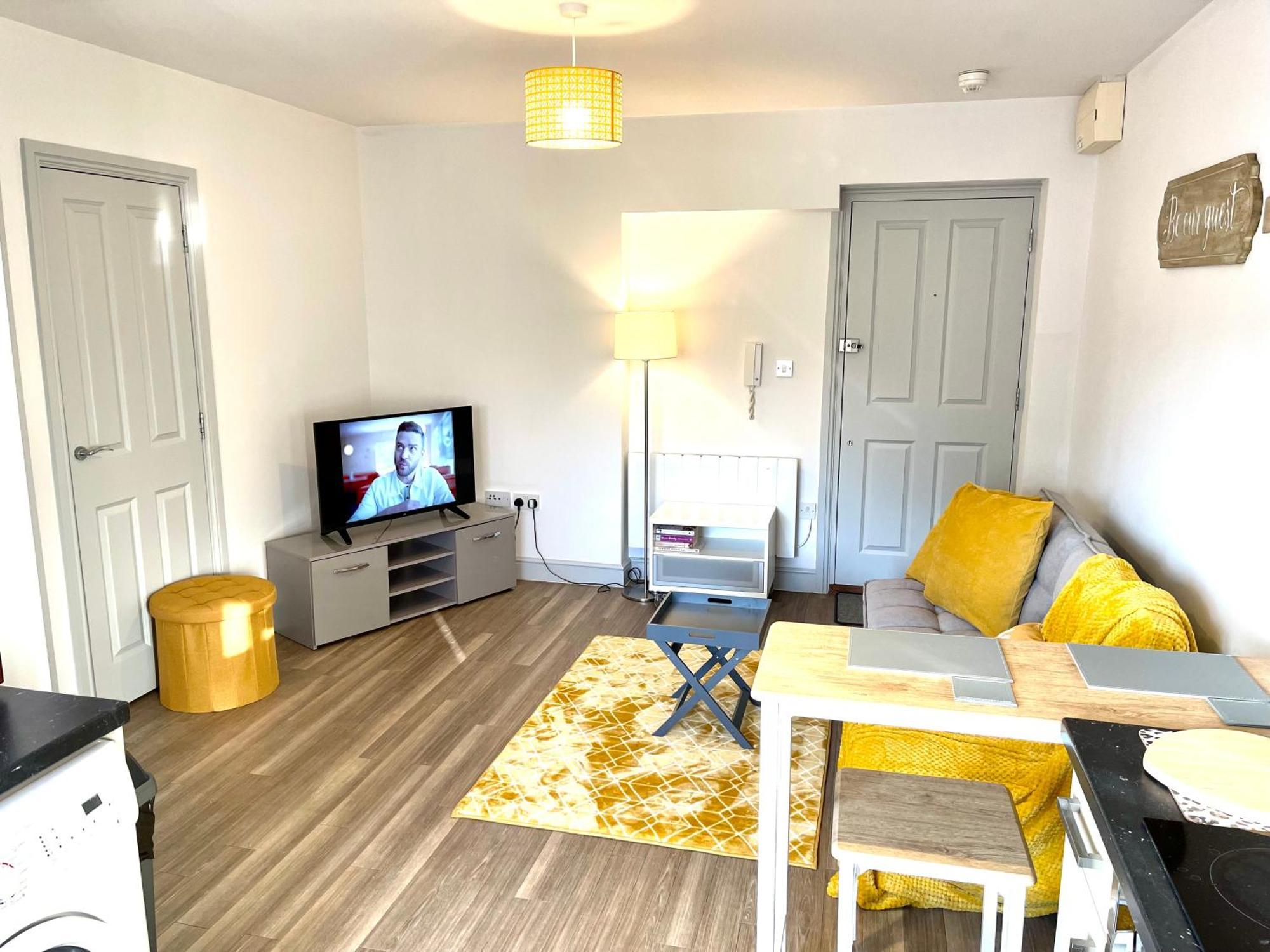 Stylish Cosy And Bright Apartment - Fantastic Location - Perfect For Business Or Solo Travellers Бишъпс Стортфорд Екстериор снимка